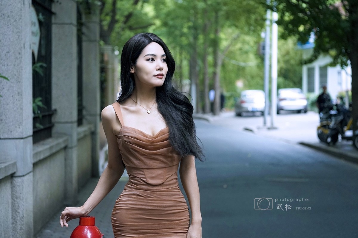 超模羽昕（常规修图和AI修图对比）