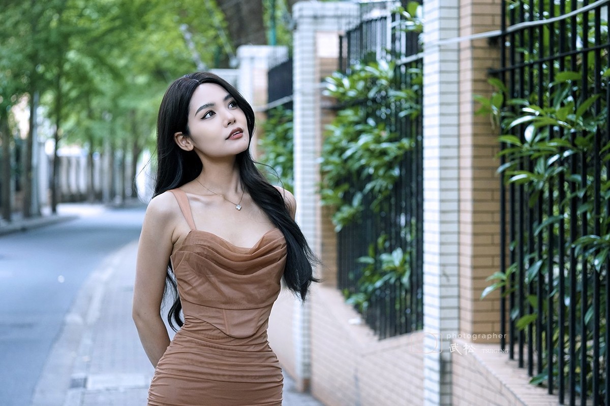 超模羽昕（常规修图和AI修图对比）