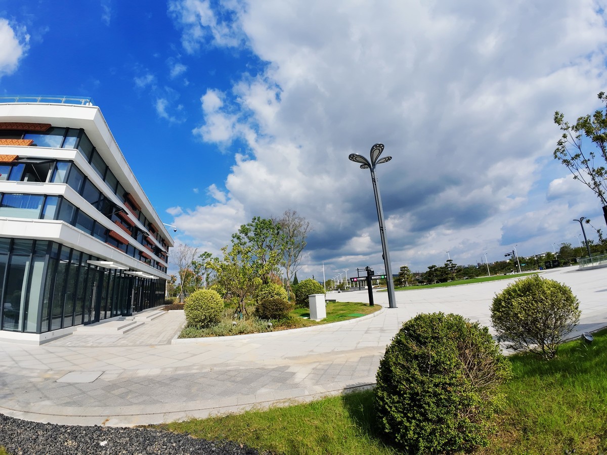 安徽实现县县通高铁，皖南宁国市高铁于10月11日正式通车！（大疆ACT4拍摄）