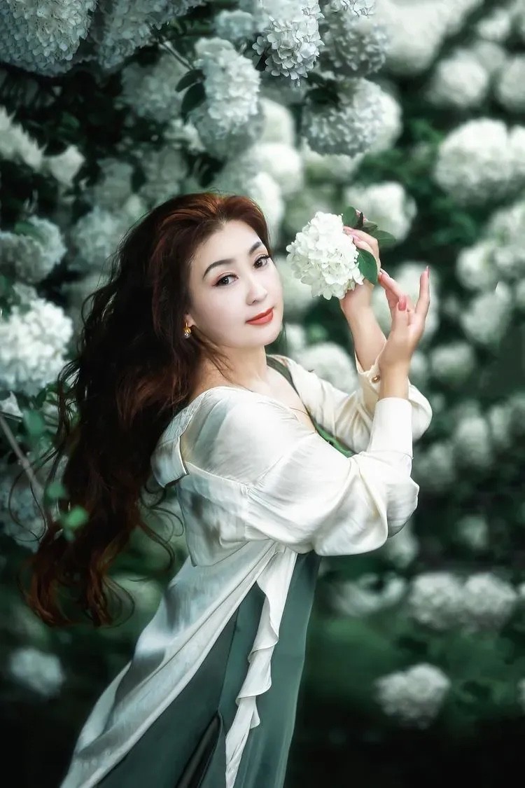 绣球花与美女--紫凤公园12