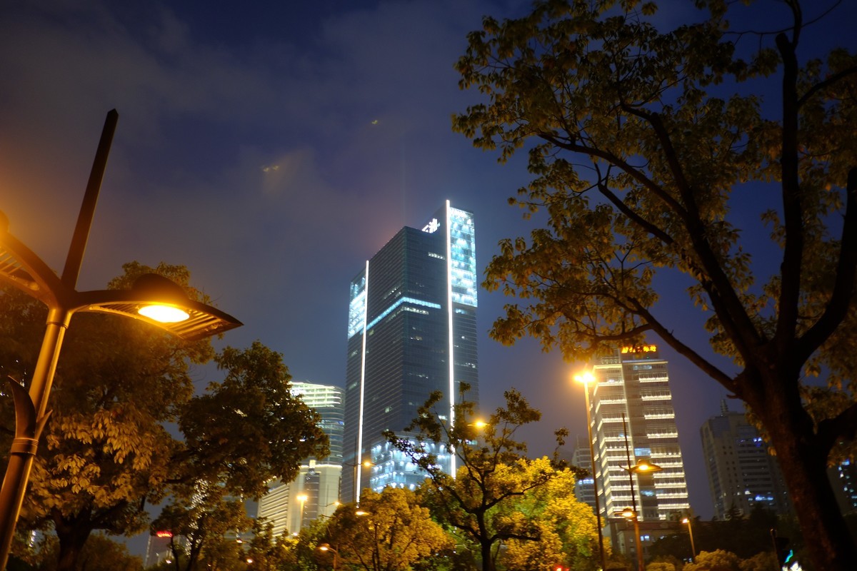 夜幕下的上海街景