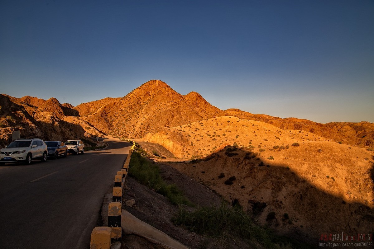 宁夏中卫“66号公路”周边夕照