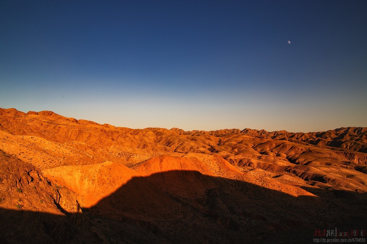 宁夏中卫“66号公路”周边夕照