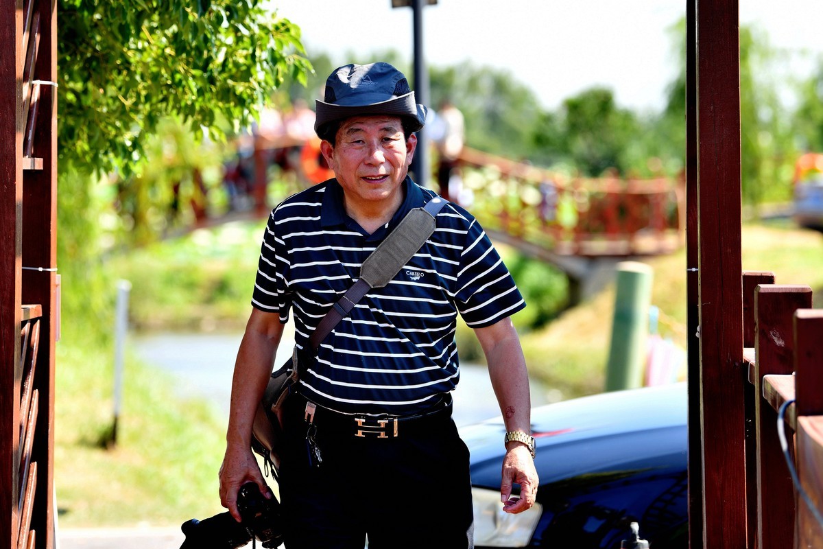 酷暑天的拍荷人