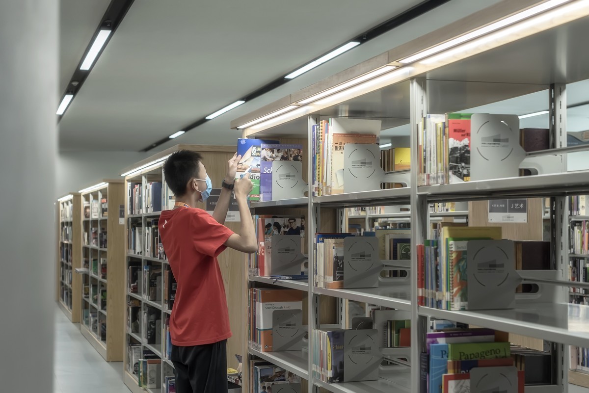 书山有路 · 天府人文艺术图书馆