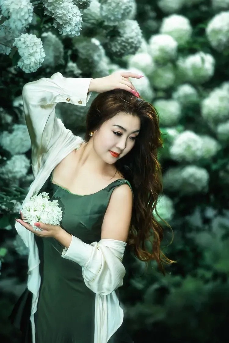 绣球花与美女--紫凤公园12