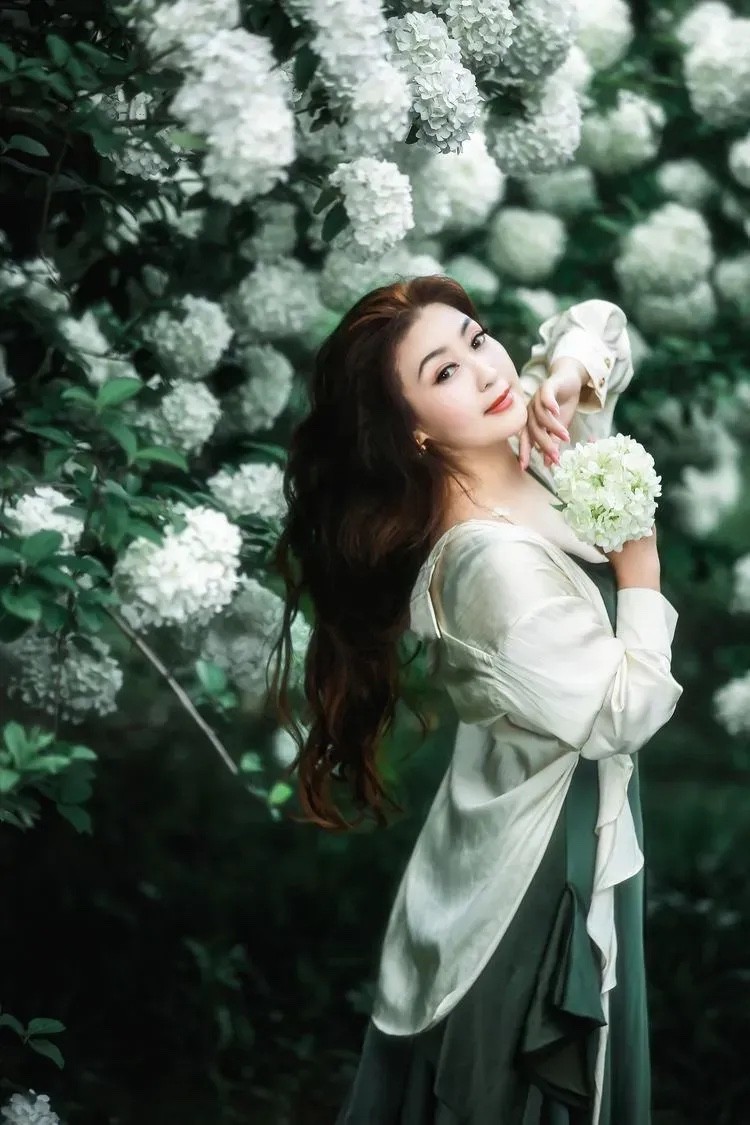 绣球花与美女--紫凤公园12