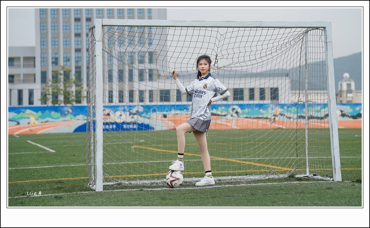 《春满校园系列》之九 小玉