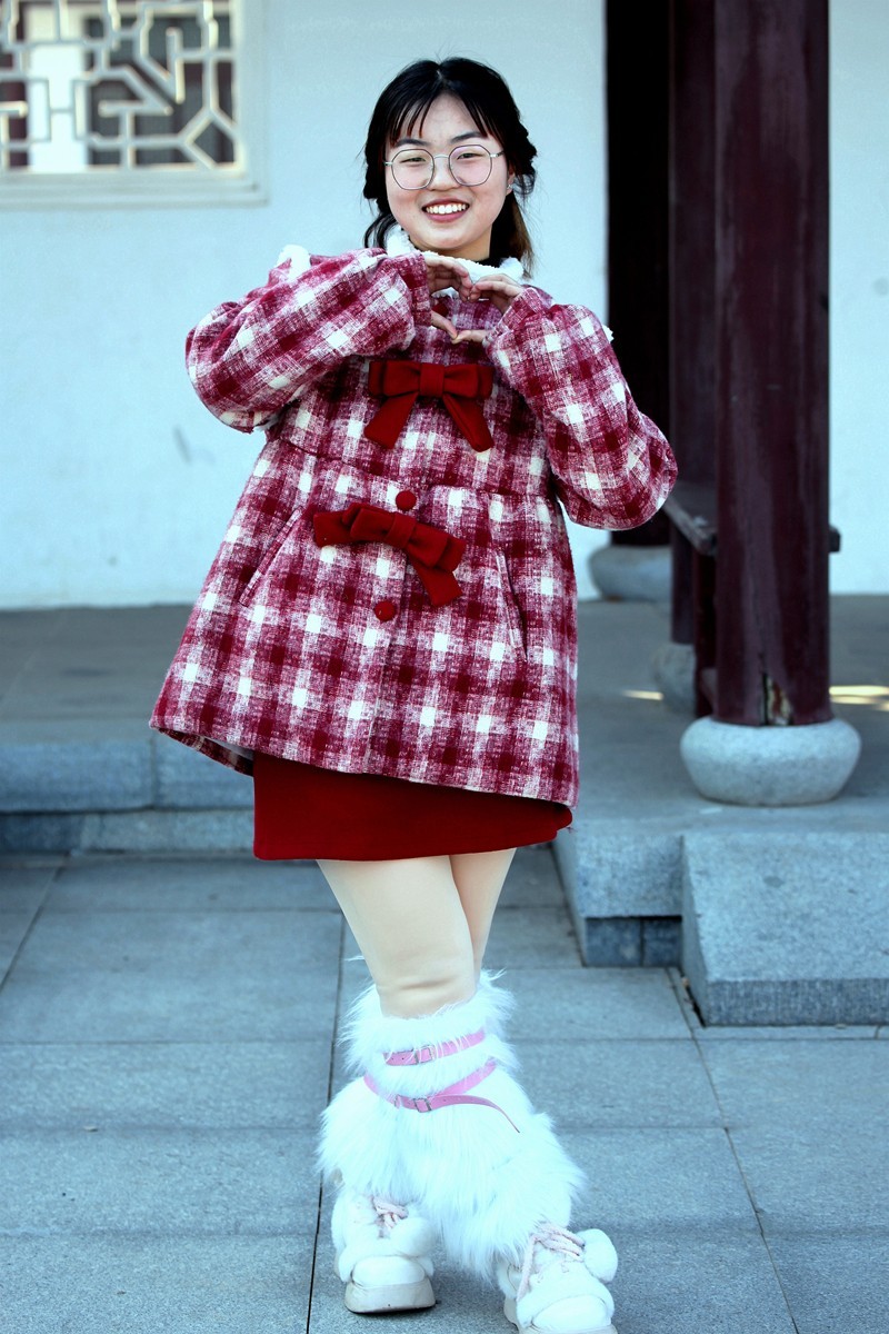 戴眼镜的姑娘