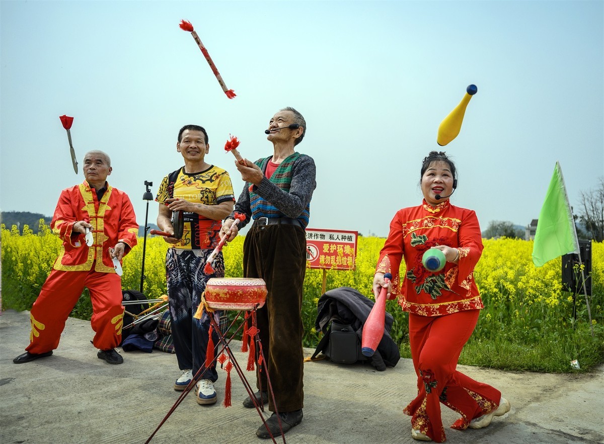 油菜花节景美人更美
