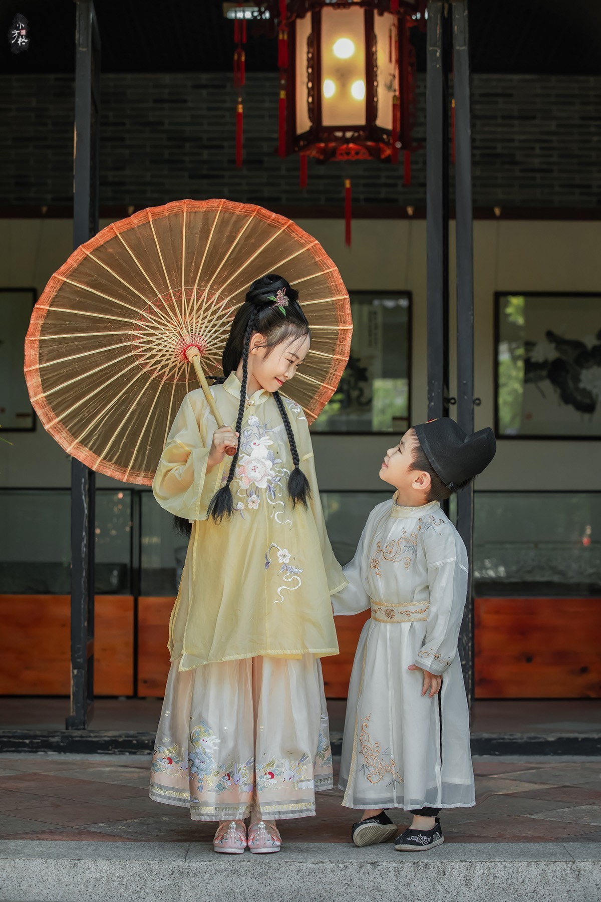 姐弟俩穿越回唐朝。