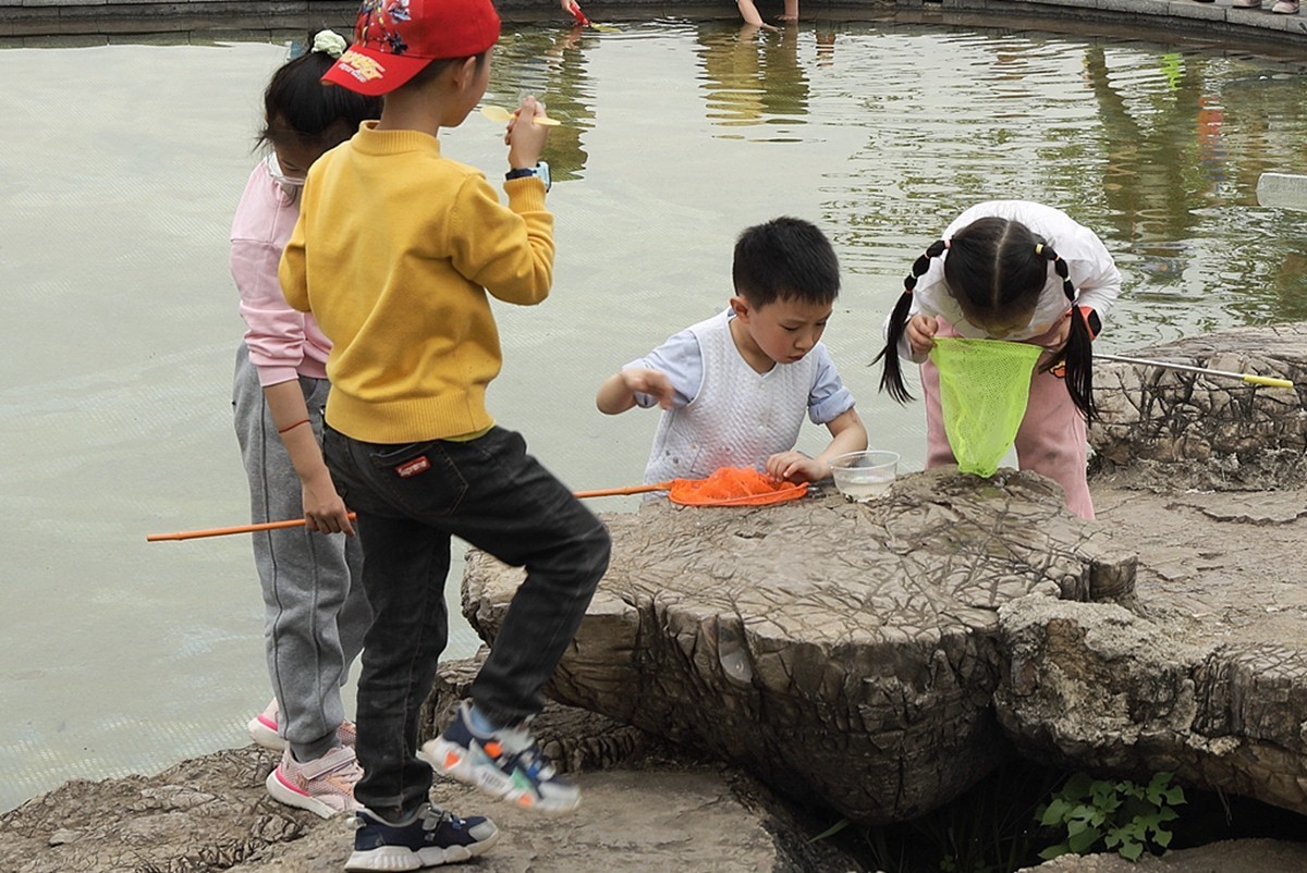 抓拍——公园里玩耍的孩子们