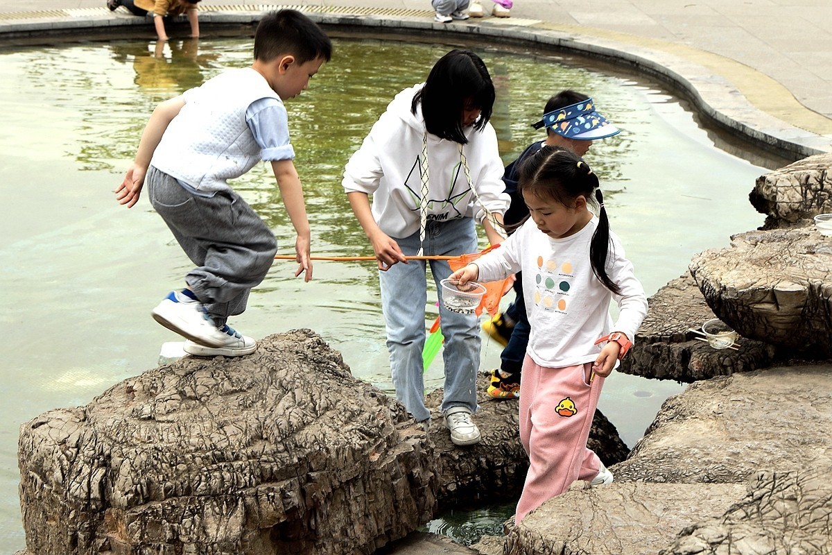 抓拍——公园里玩耍的孩子们