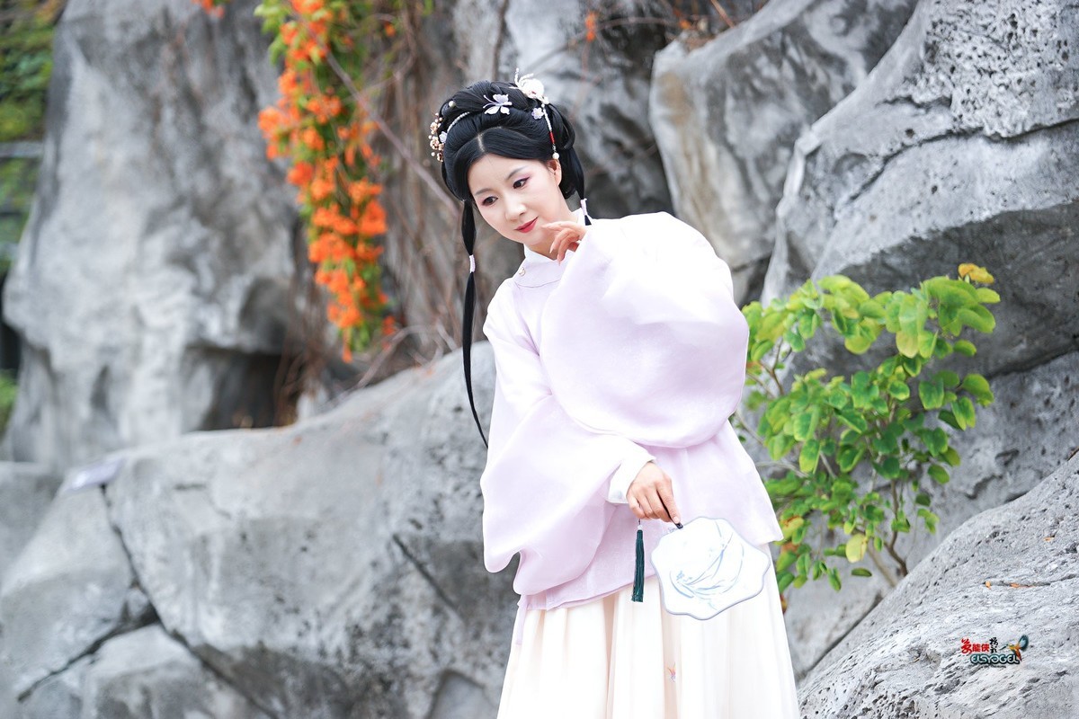 【古风小侍女】---婉灵