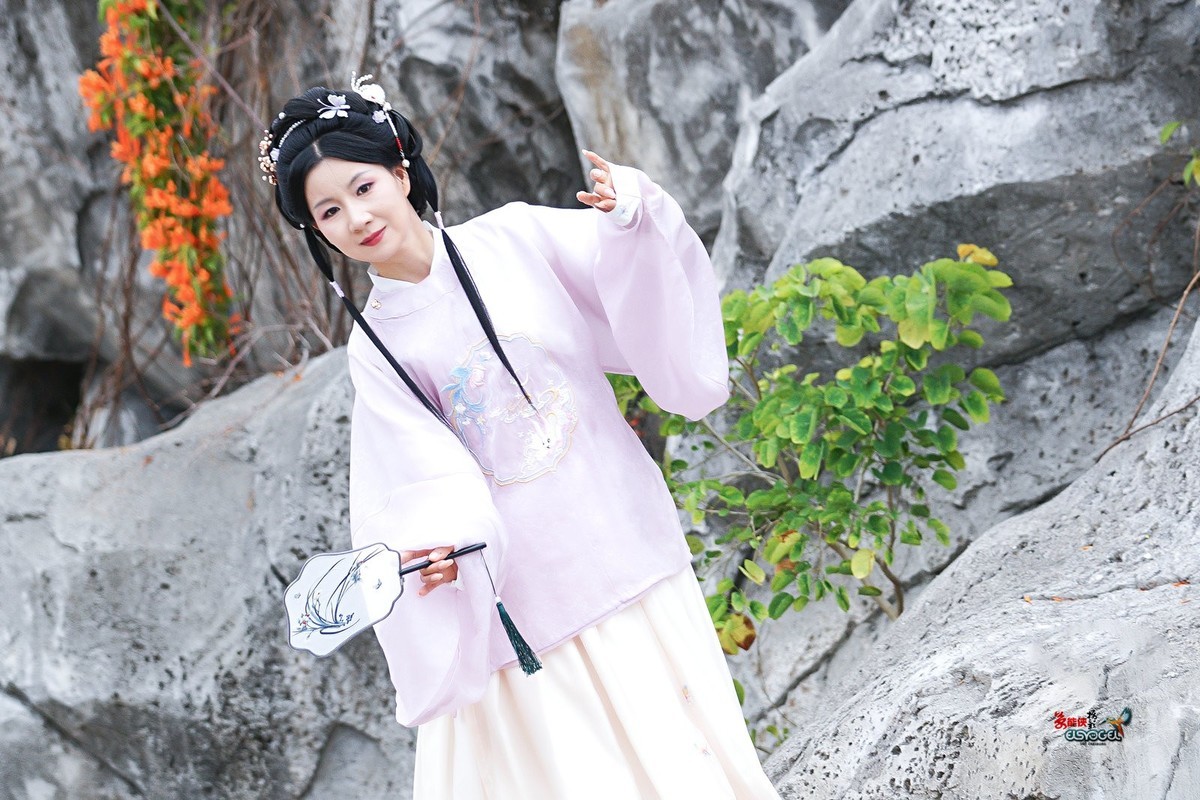 【古风小侍女】---婉灵