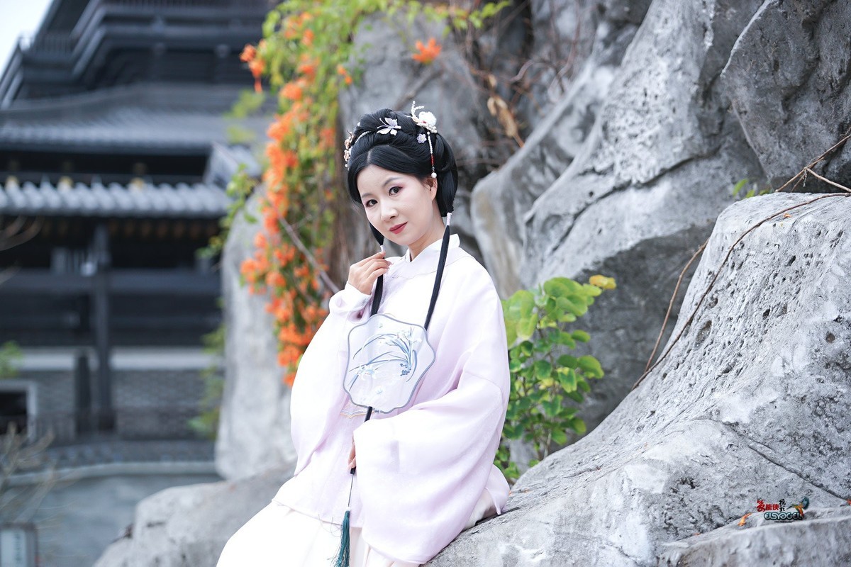 【古风小侍女】---婉灵