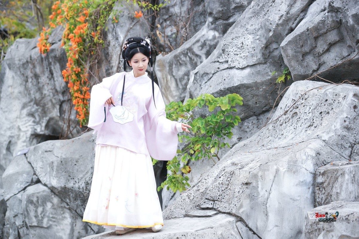 【古风小侍女】---婉灵