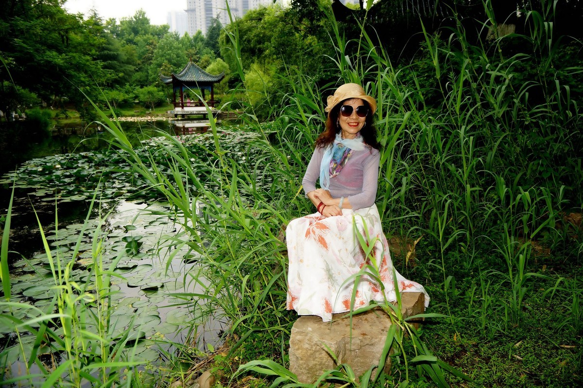 琴台公园的美女！