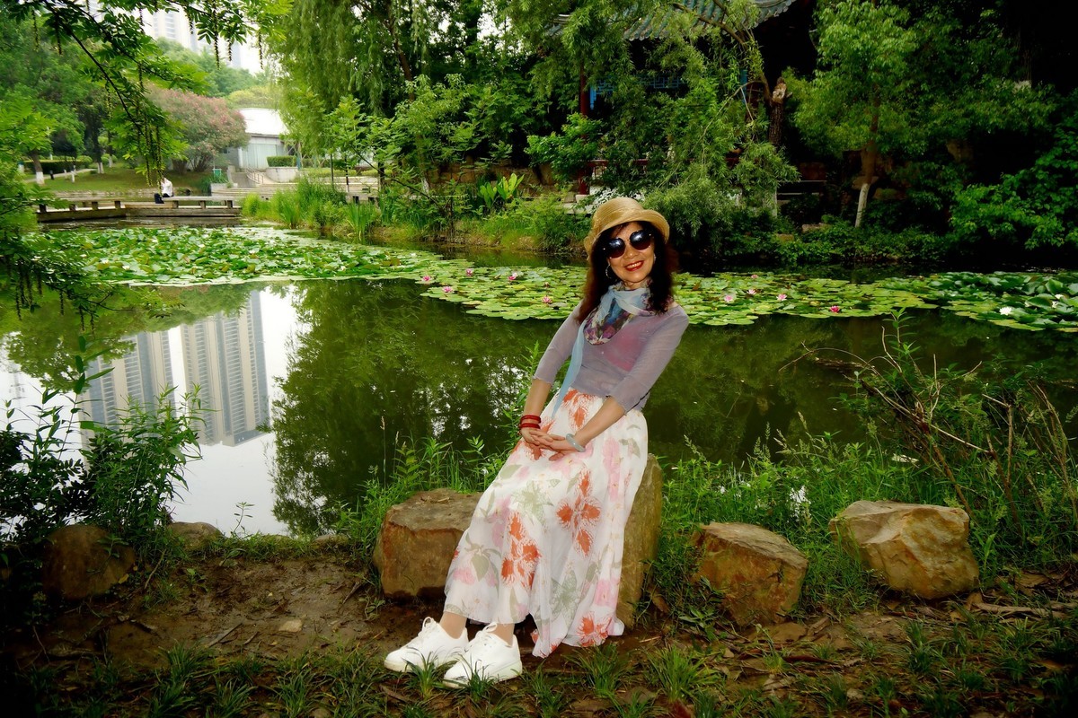 琴台公园的美女！