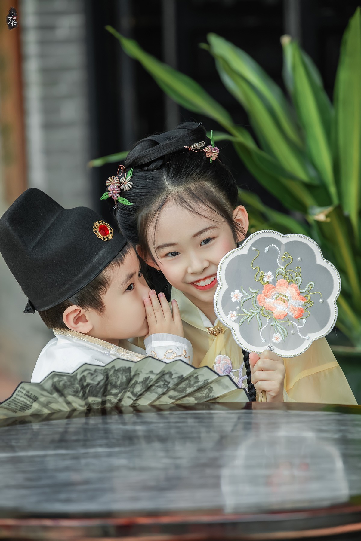 姐弟俩穿越回唐朝。