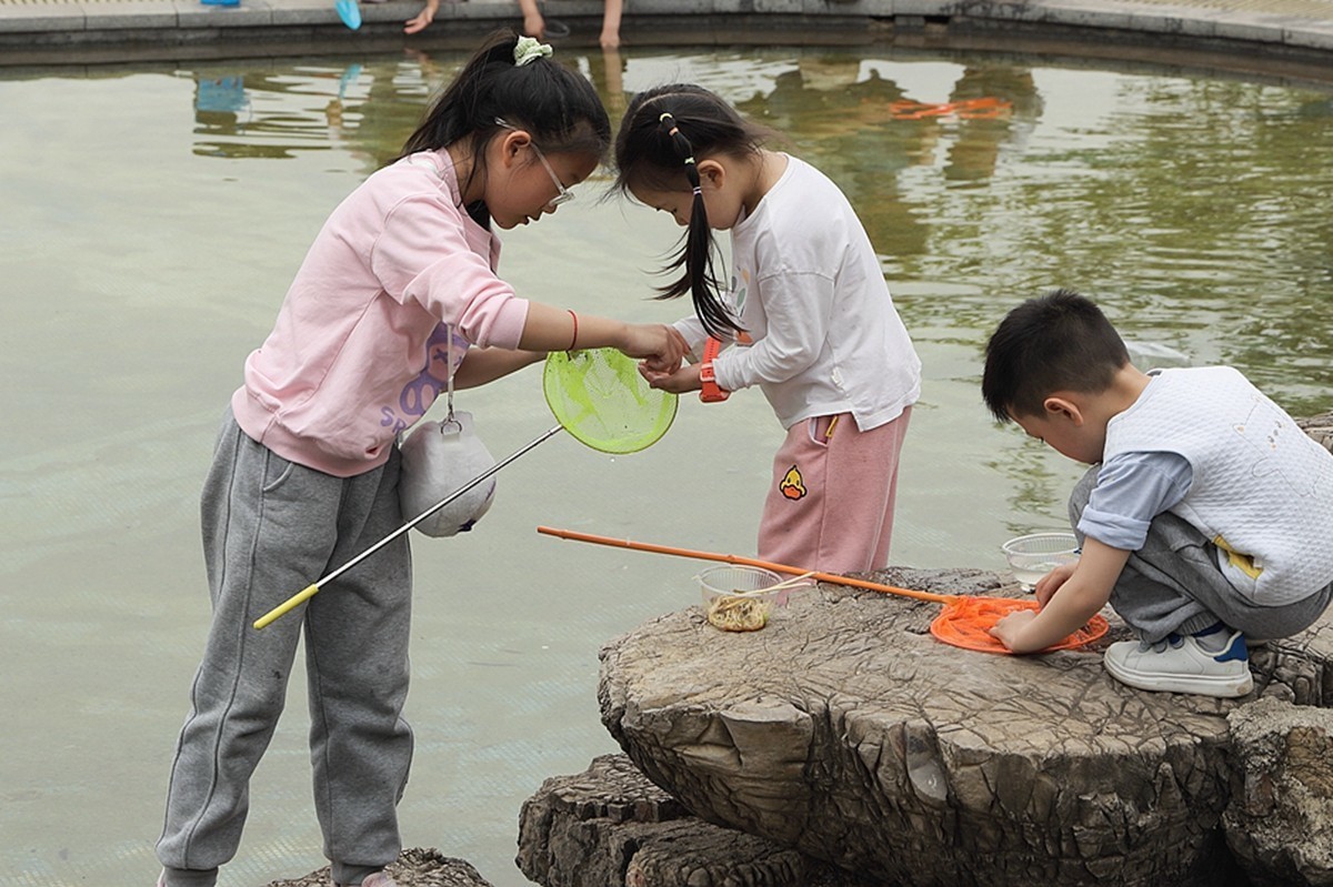 抓拍——公园里玩耍的孩子们