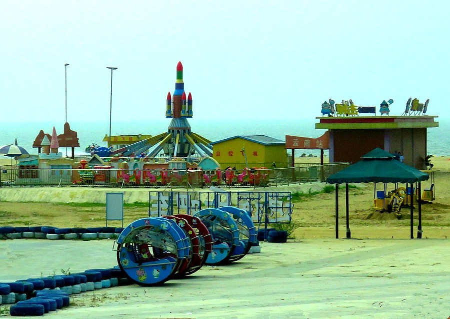 064【不老松：东戴河游纪】东戴诃金沙滩海滨玩夠了！打道回府80后漁家院吃海鲜去喽！