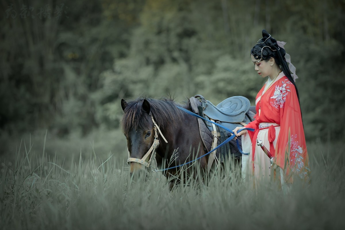 飒爽英姿三尺剑