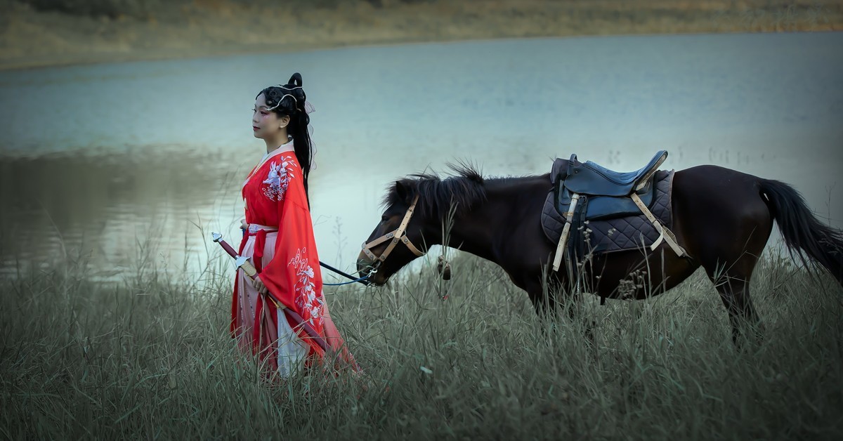 飒爽英姿三尺剑