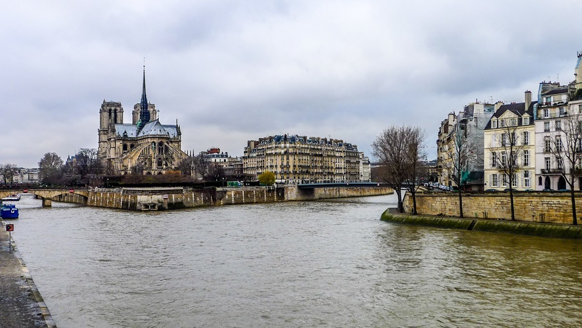 记忆“圣母大教堂”（巴黎）