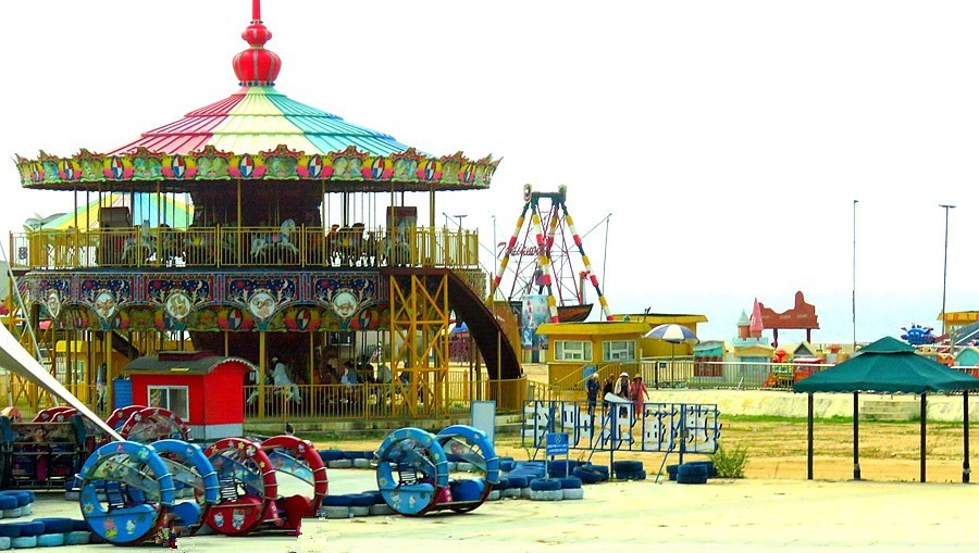 064【不老松：东戴河游纪】东戴诃金沙滩海滨玩夠了！打道回府80后漁家院吃海鲜去喽！