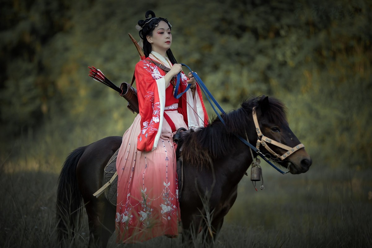 飒爽英姿三尺剑