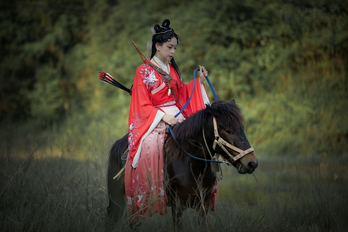 飒爽英姿三尺剑