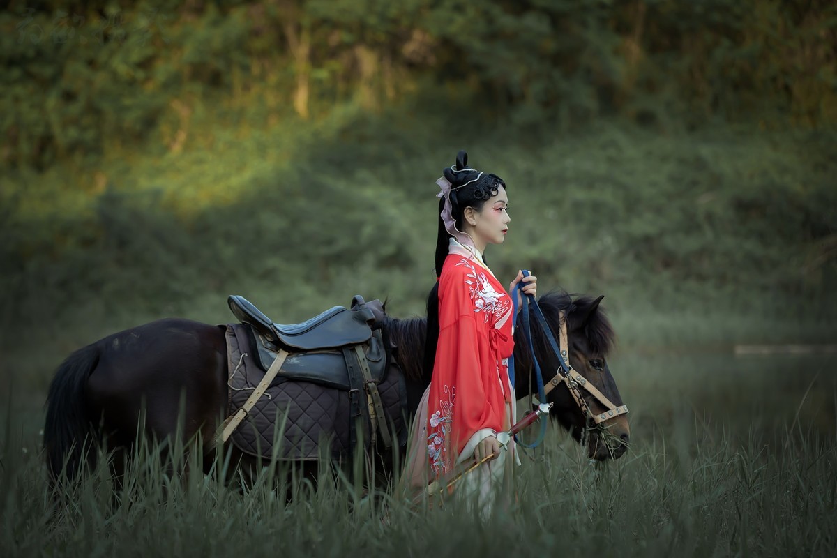 飒爽英姿三尺剑