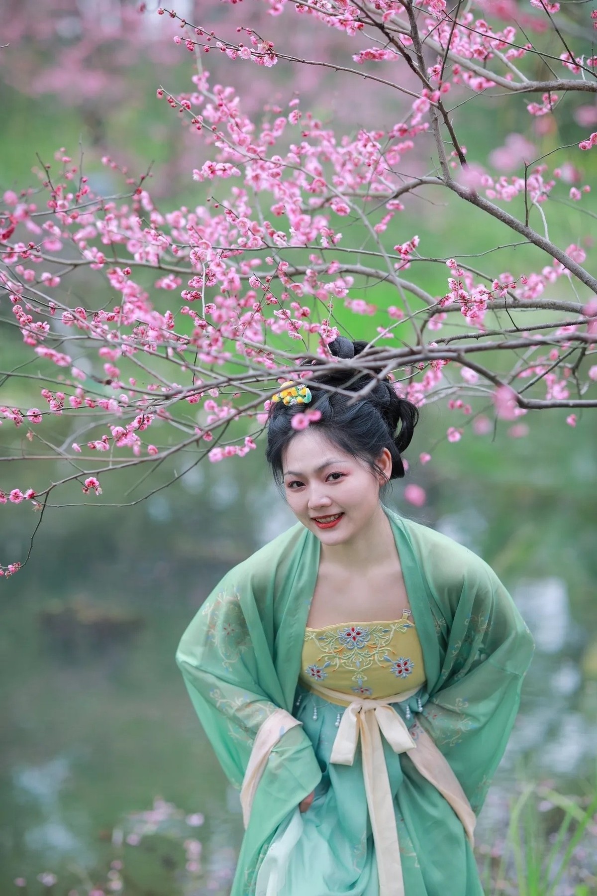 #花开春光寻美景# --怎得梅花扑鼻香