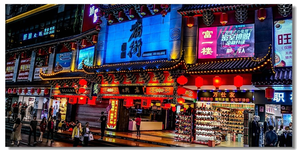 夜摄“东门町”（深圳）