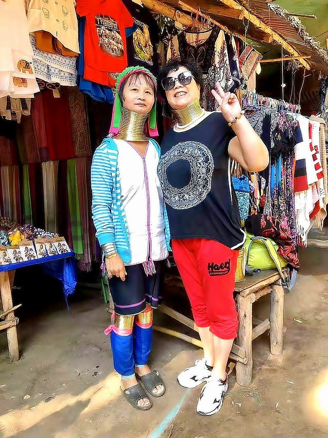 《不老松：中游国旅：异国风情：手机篇》13我们在泰国清迈的长颈族村，看看这脖子有多