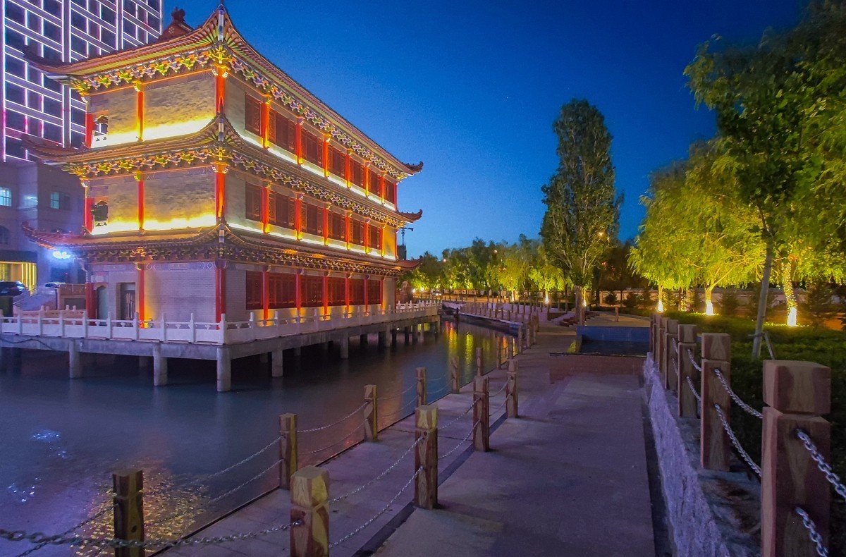 大美新疆骑游随拍——霍尔果斯夜景