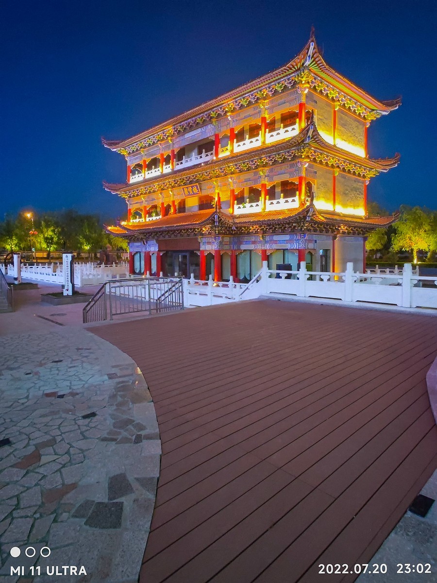 大美新疆骑游随拍——霍尔果斯夜景