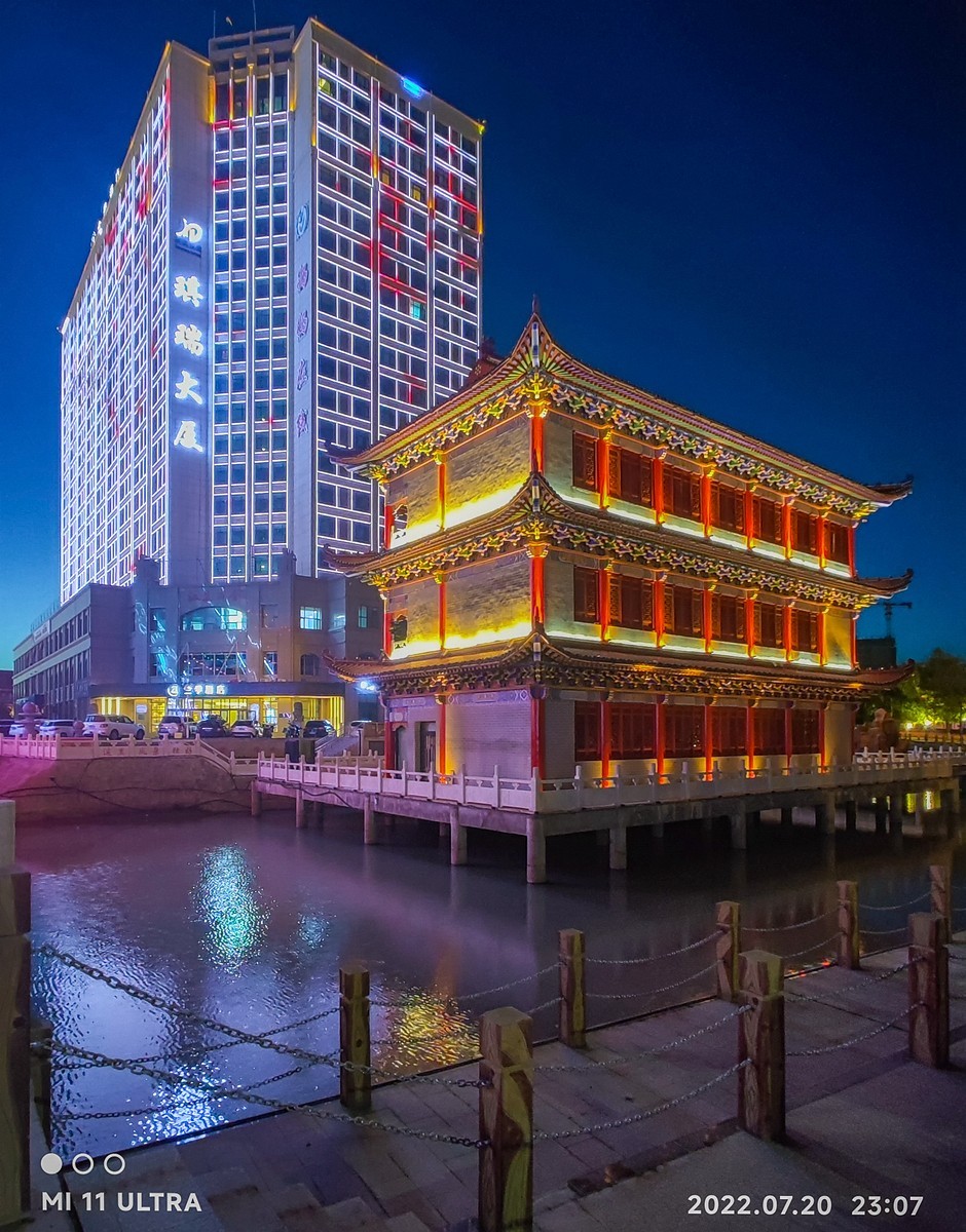 大美新疆骑游随拍——霍尔果斯夜景