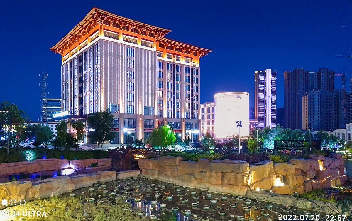 大美新疆骑游随拍——霍尔果斯夜景