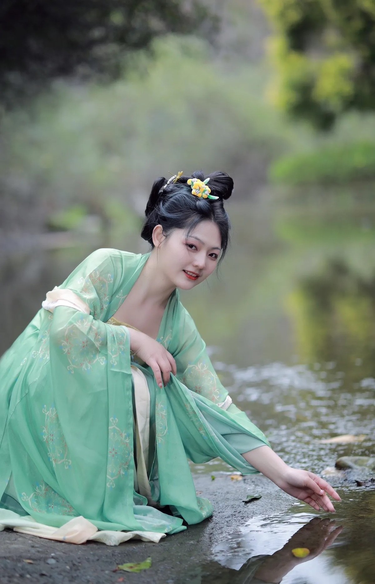 #花开春光寻美景# --怎得梅花扑鼻香