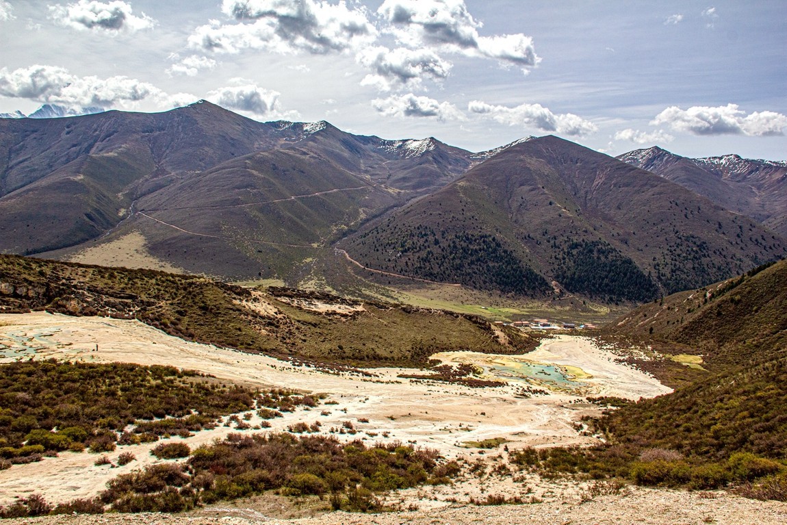 川西高原行摄--贡嘎山乡泉华滩【1】
