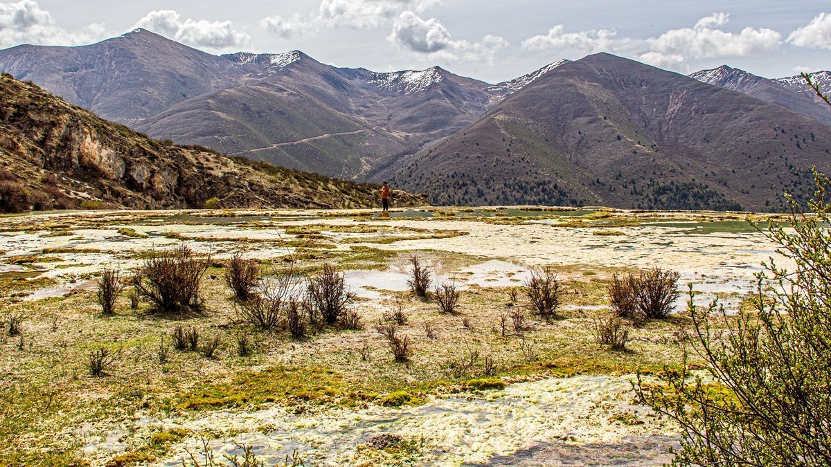 川西高原行摄--贡嘎山乡泉华滩【1】