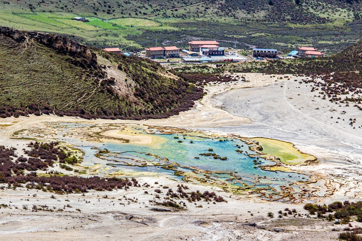 川西高原行摄--贡嘎山乡泉华滩【1】