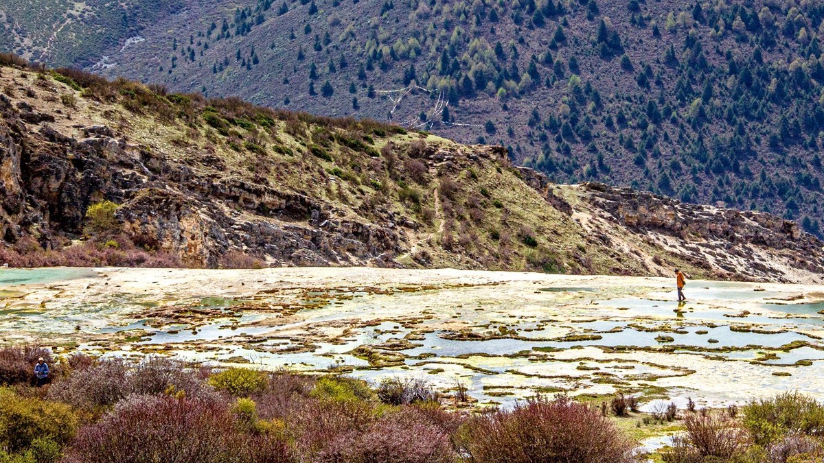 川西高原行摄--贡嘎山乡泉华滩【1】