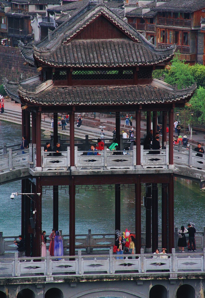 古人晕不会《抓拍美女》就不叫摄影！这是那个古人说的来？这里都不懂历史对吧！