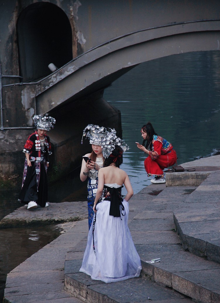 古人晕不会《抓拍美女》就不叫摄影！这是那个古人说的来？这里都不懂历史对吧！