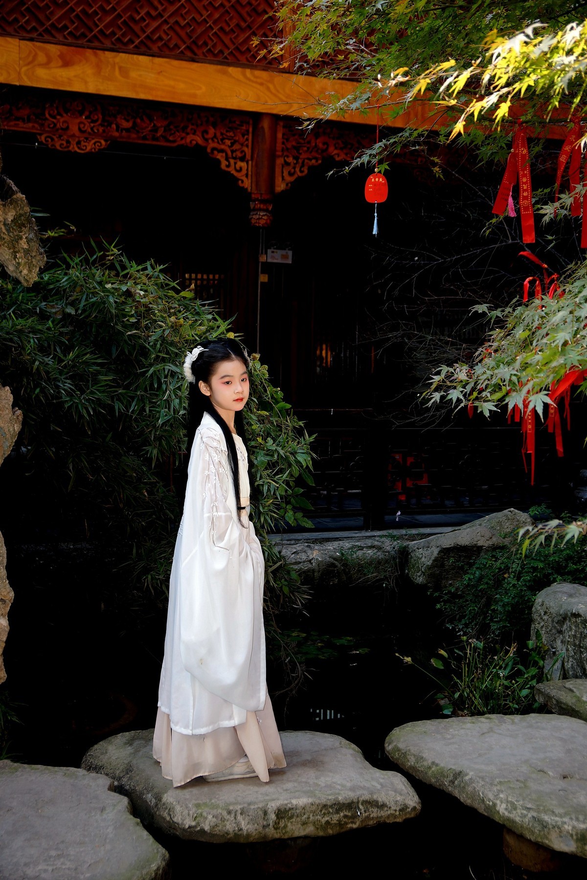 汉口里古装的小美女