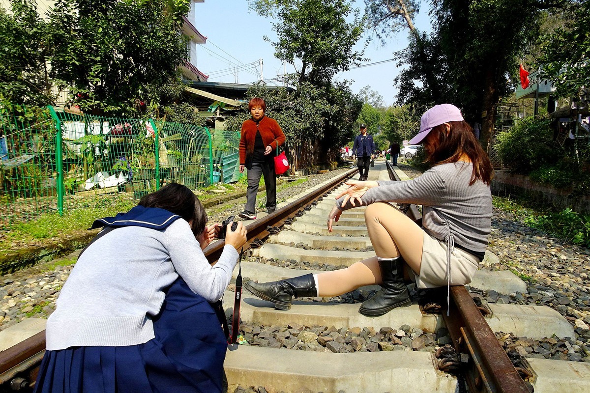 你从铁路线上走来