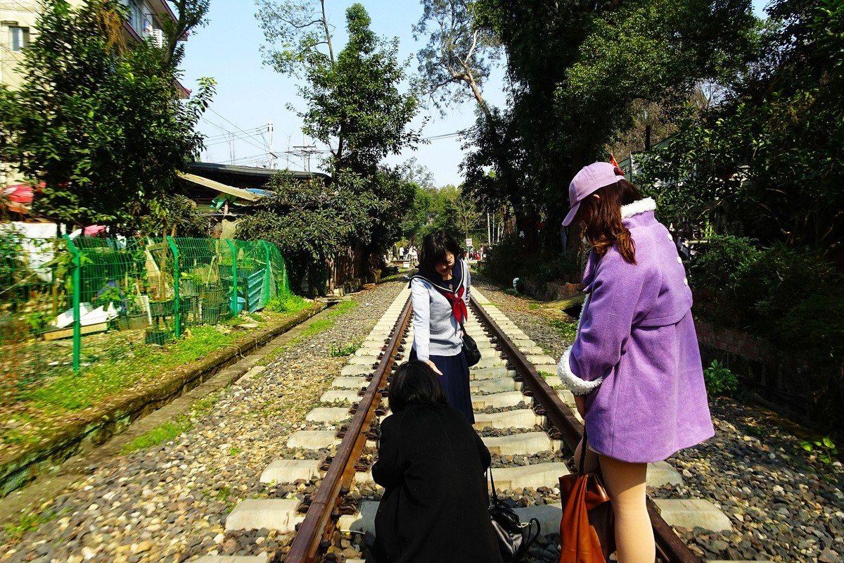 你从铁路线上走来